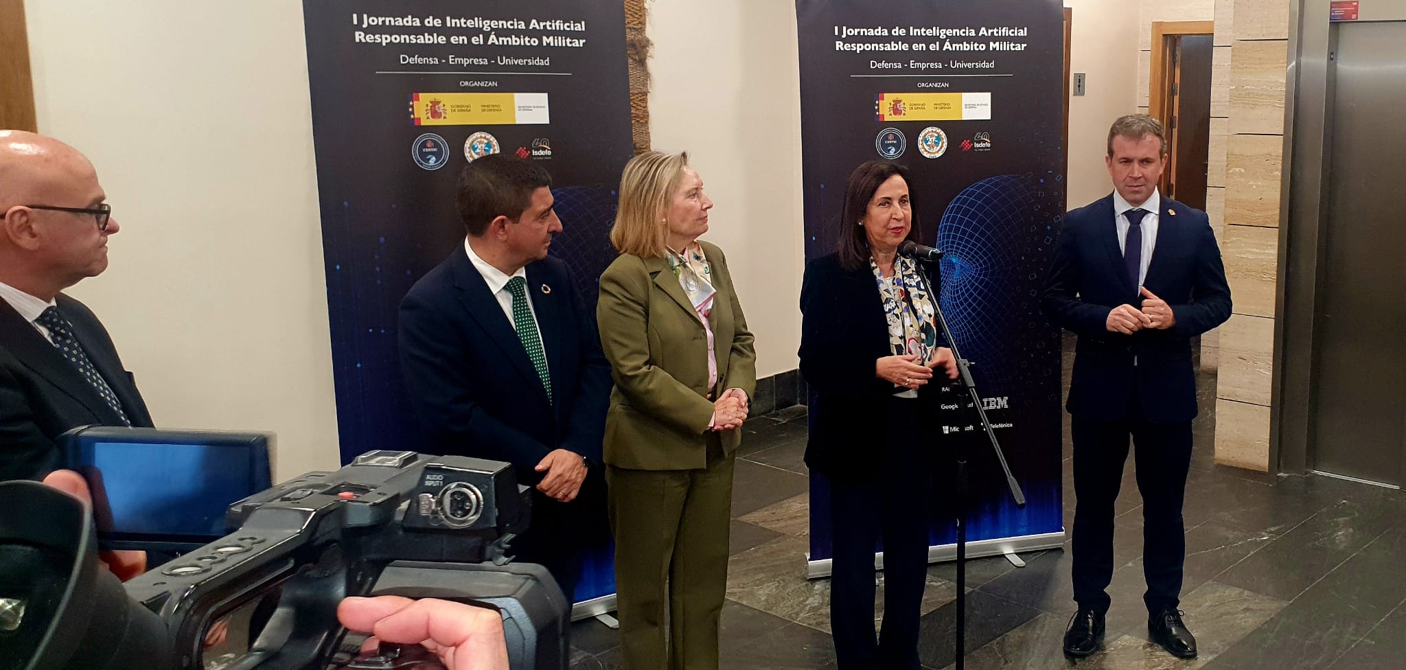 La ministra de Defensa, Margarita Robles, clausura en IFEJA la I Jornada sobre Inteligencia Artificial Responsable en el Ámbito Militar