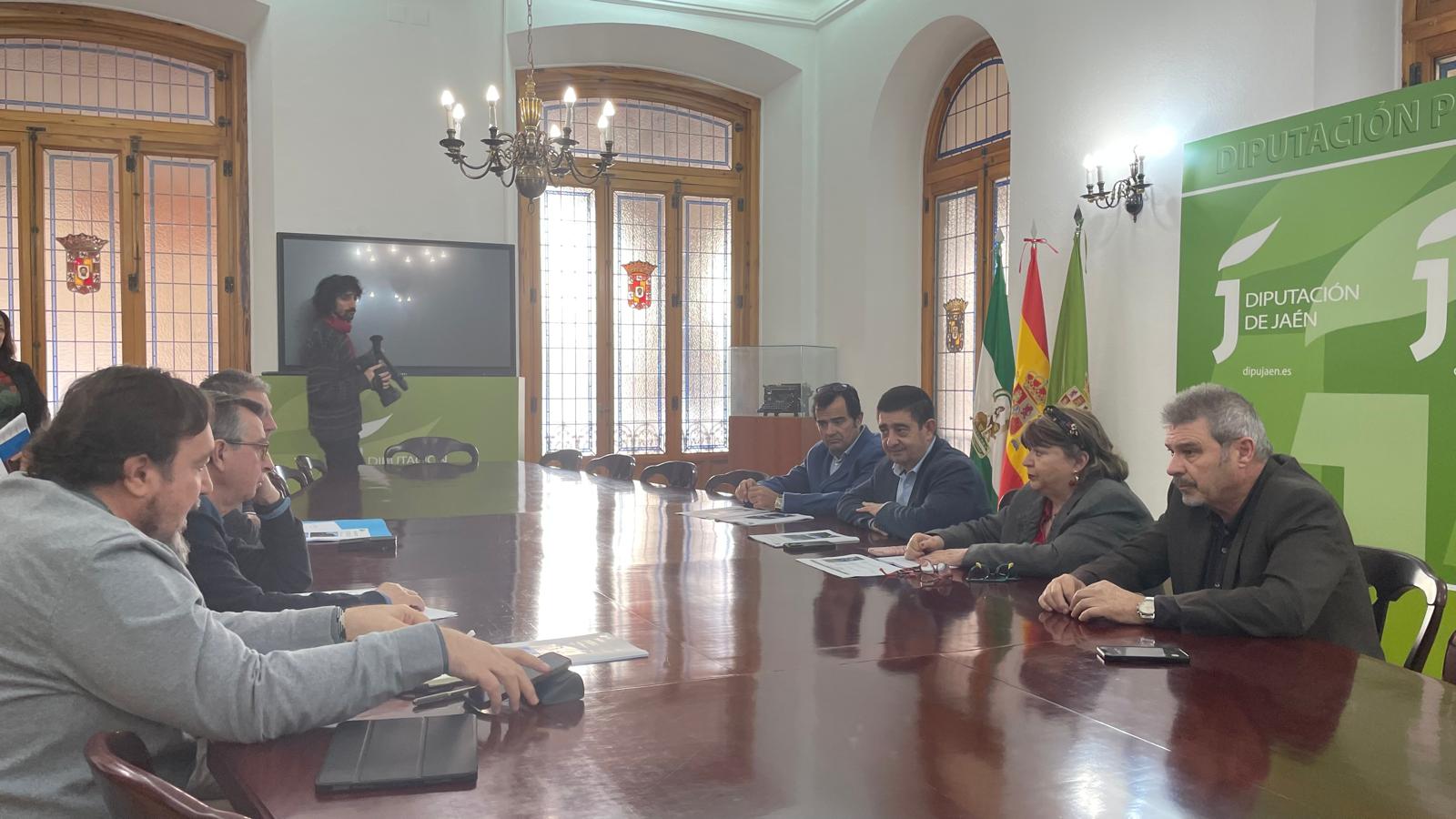 Reyes mantiene una reunión para evaluar, entre otros, los daños causados por el temporal en IFEJA